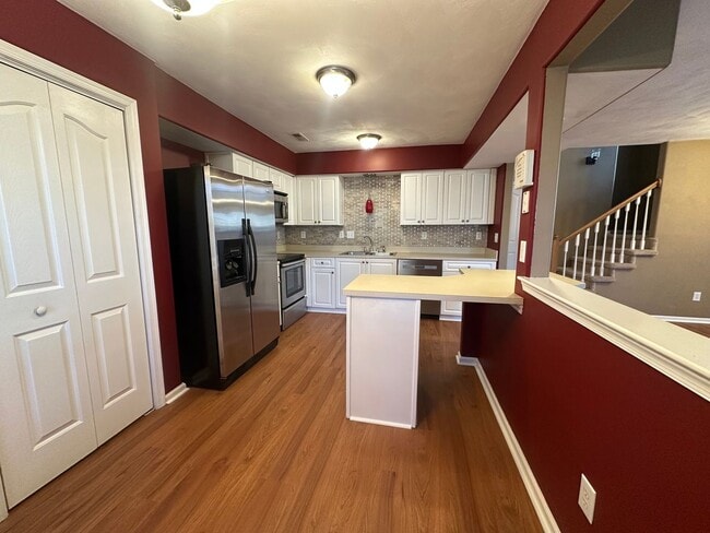 Building Photo - 123 Locust Ln