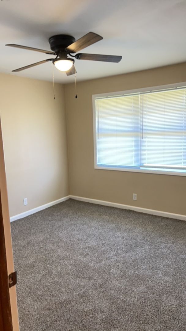 Building Photo - 3 Bed 2 Bath House