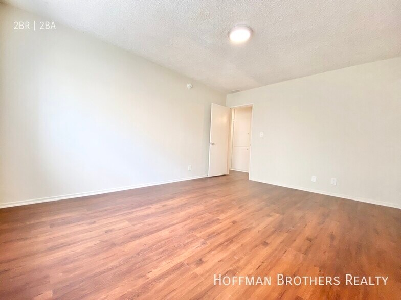 Building Photo - 7010 Lanewood Ave