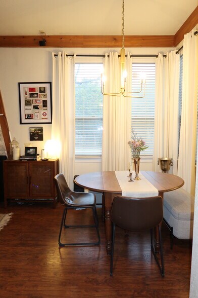 Building Photo - 11002 Lakeside Dr