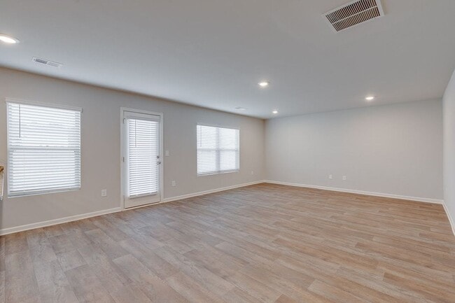 Building Photo - COMING SOON - Beautiful Fountain Inn home!  RARE FIND – Spacious 5 Bedroom Home with 1 Month FREE...