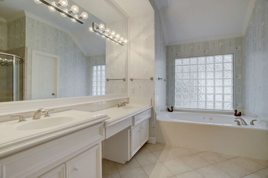 Building Photo - 2205 Commonwealth St