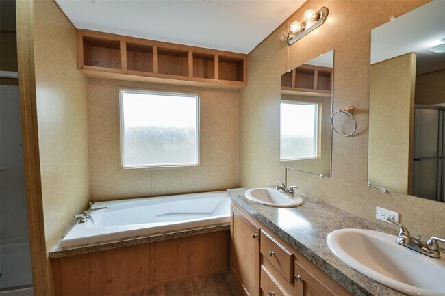Building Photo - 136 Birchwood Dr