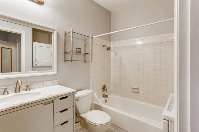 Building Photo - 114 E 31st St