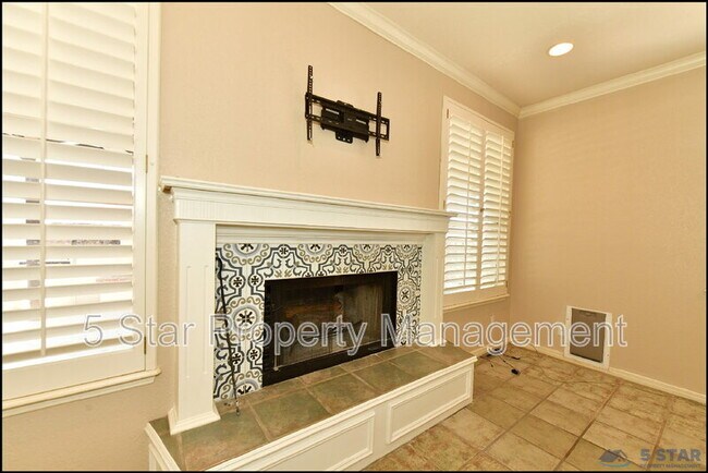 Building Photo - 6598 Eagle Ridge Dr