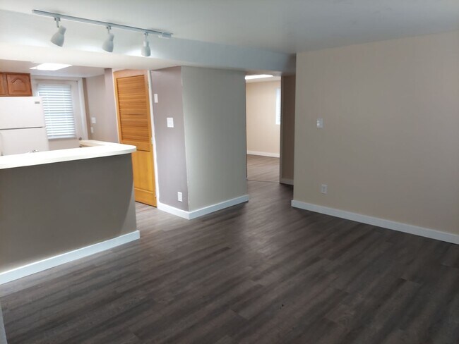 Building Photo - 815 Avenue C