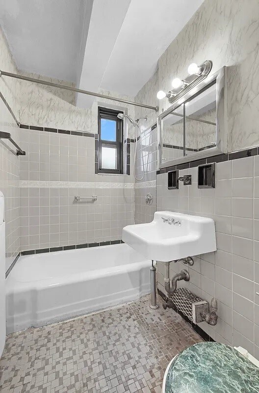 Building Photo - 139-15 83rd Ave