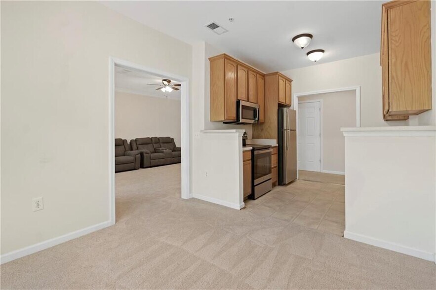 Building Photo - 3300 Dogwood Dr