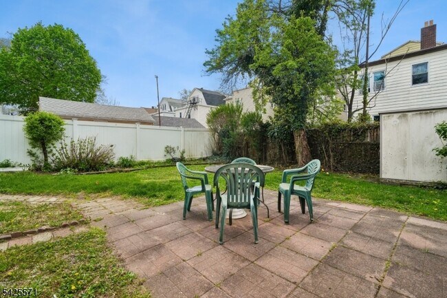 Building Photo - 7 Beekman St