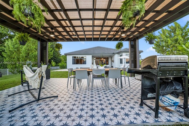 Building Photo - 5000 SW 159th Ave