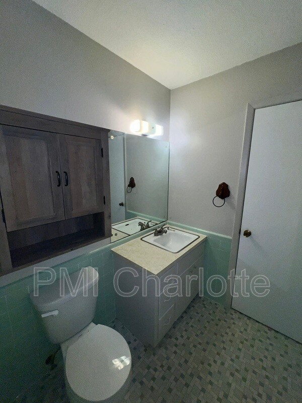 Building Photo - 3017 Arnold Dr