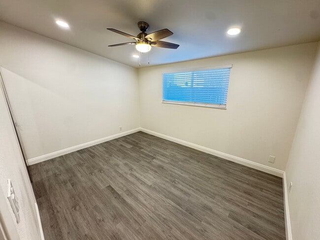 Building Photo - 253 Ogle St