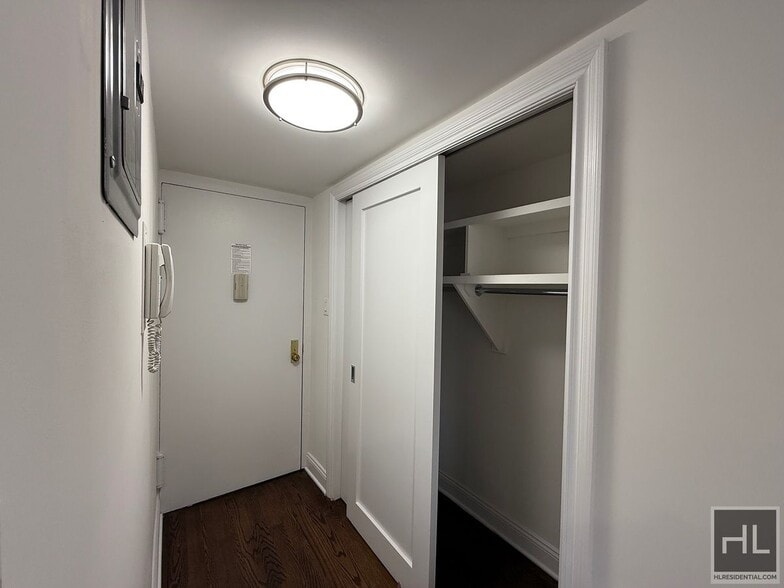 Building Photo - E 16 ST