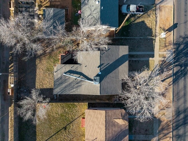 Building Photo - 2011 W 16th St