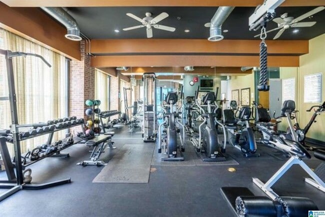 Building Photo - 401 20th St S