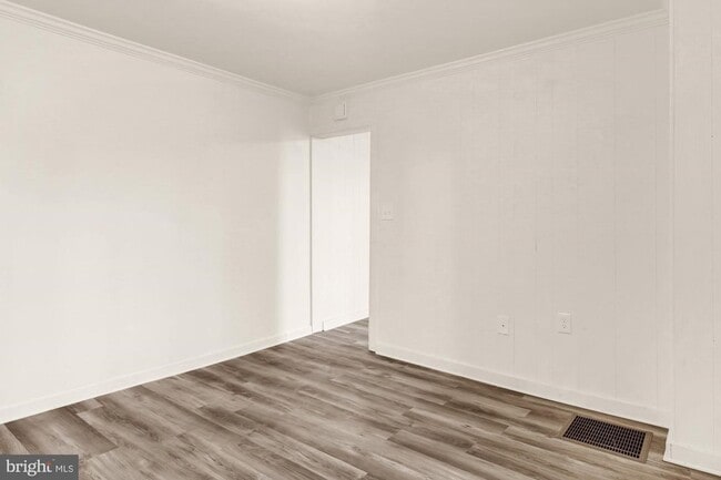 Building Photo - 3 bedroom in CD East Schools