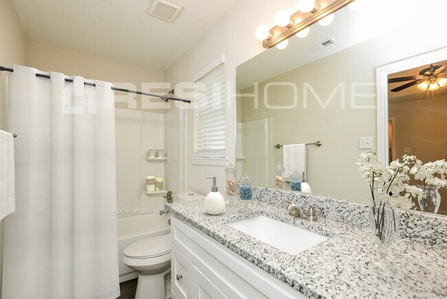 Building Photo - 623 Allencrest Dr