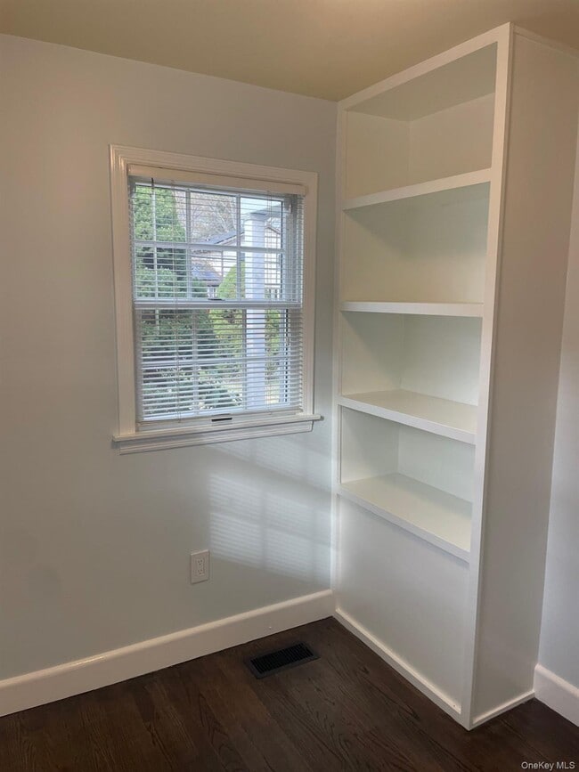 Building Photo - 46 Weston St