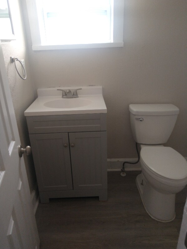 Building Photo - 905 E Osborne Ave