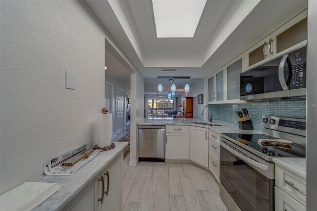 Building Photo - 11650 Capri Cir S