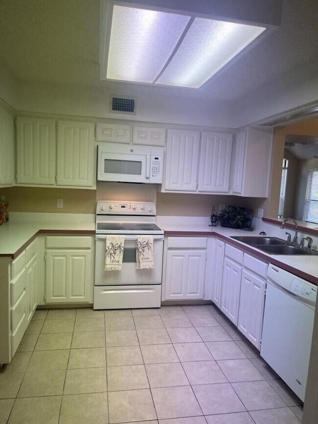 Building Photo - 6302 Meadowmere Ln