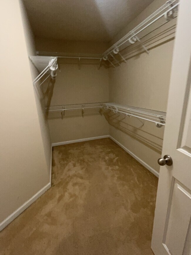 Building Photo - SPECIAL!!!!!$500 OFF SECOND MONTHS RENT!!!!!! Spacious 4-Bedroom Home with Expansive Loft & Moder...