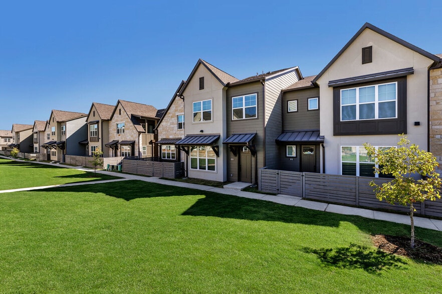 Escalon Townhomes apartments — community photo - Escalon Townhomes