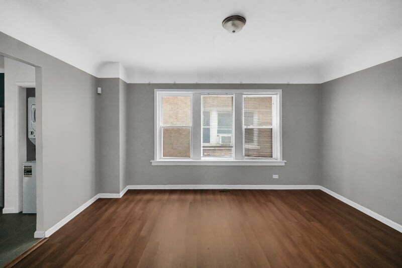 Building Photo - 1126 E 81st Pl