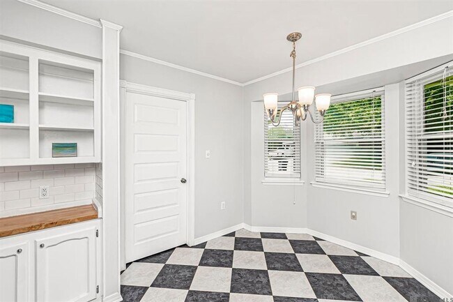Building Photo - 4112 Pine Park Dr