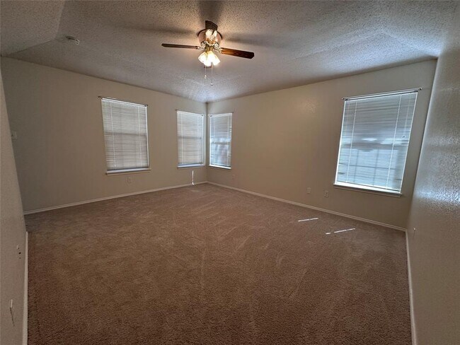 Building Photo - 109 Simpson Ave