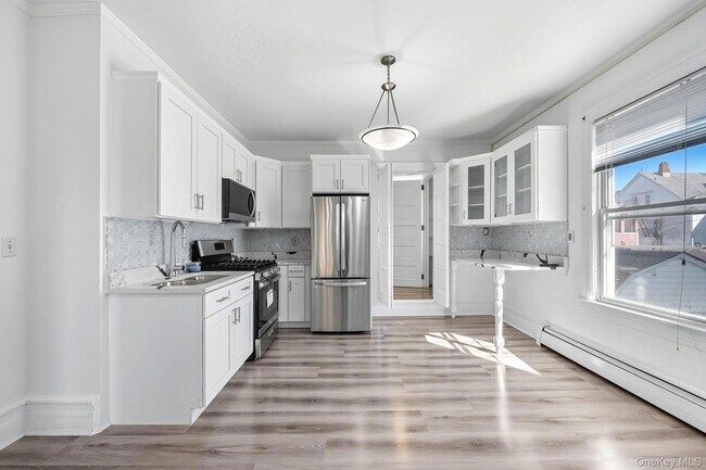 Primary Photo - 165 Park Ave