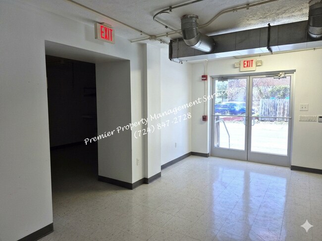 Building Photo - 538 Midland Ave