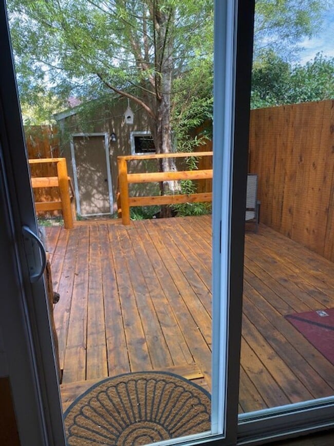 Building Photo - 2 bedroom, 1.5 bath Townhome  $1600/month