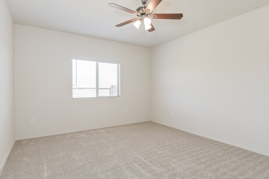 Building Photo - 836 W Calle Falerno