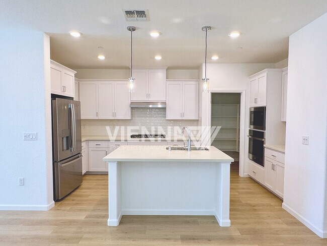 Building Photo - 1568 Edgewood Ln