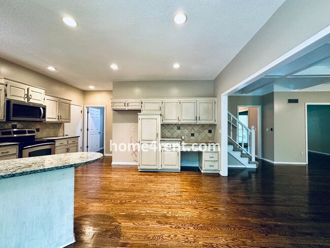 Building Photo - Blue Valley Schools, Granite Counters, Fin...