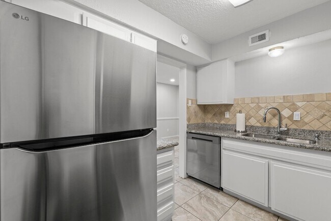 Building Photo - 7900 Westheimer Rd