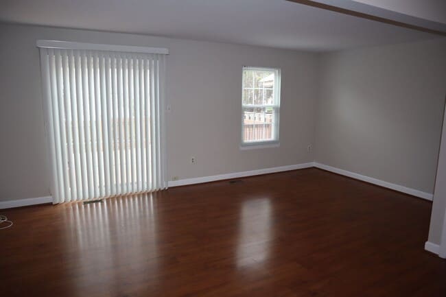 Building Photo - Spacious Townhome in Gaithersburg
