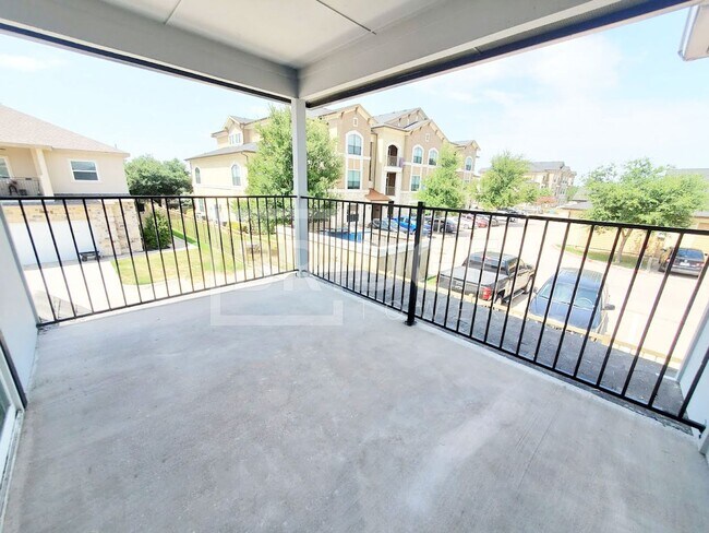 Building Photo - 1201 Silver Ln