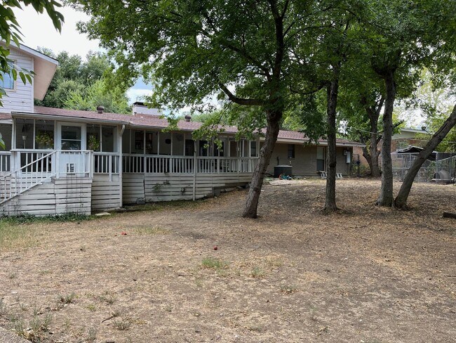 Building Photo - 830 Blackburn St