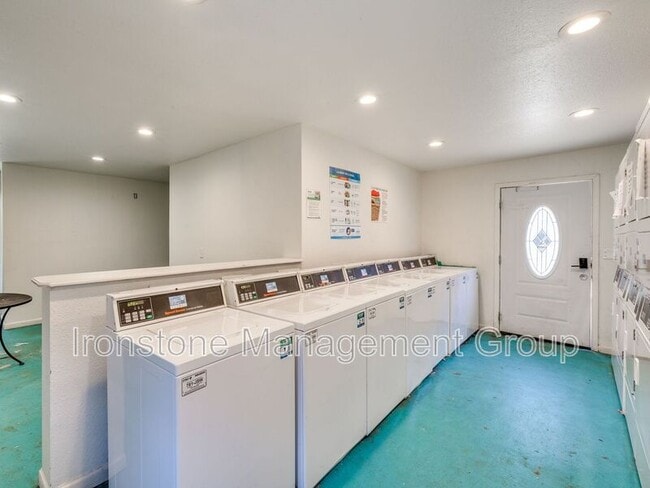 Building Photo - 4657 S Darlington Ave