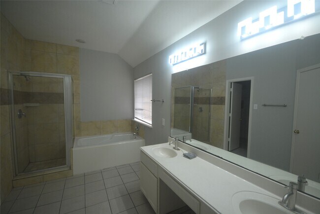 Building Photo - 1622 Regal Blue Ct