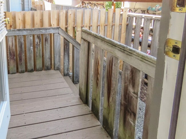 Building Photo - Aloha 3 Bedroom 2.5 Bath  Townhome Available Now ****