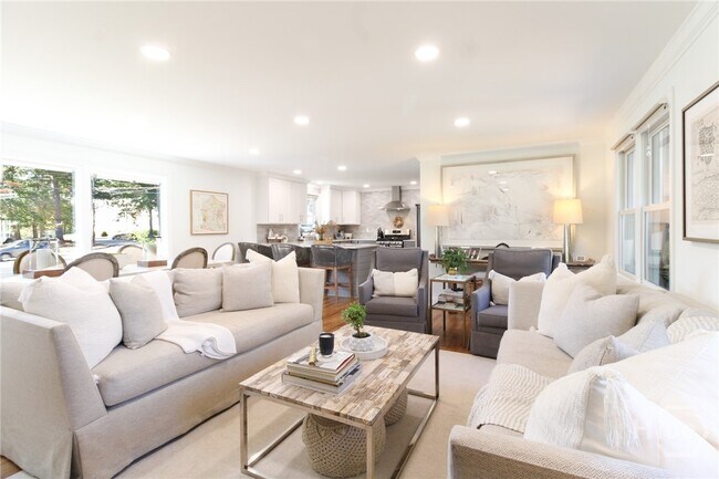 Building Photo - 1092 West Lake Dr