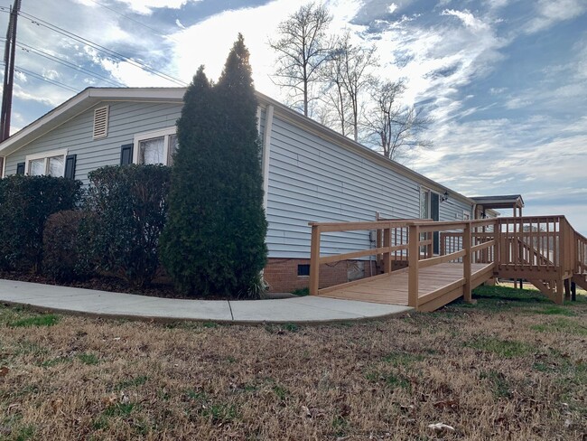 Building Photo - Renovated 3 Bedroom Home In Raleigh, Apply...