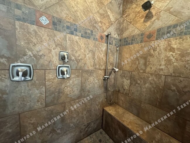 Building Photo - Spacious 4-Bedroom, 3-Bath Phoenix Home wi...