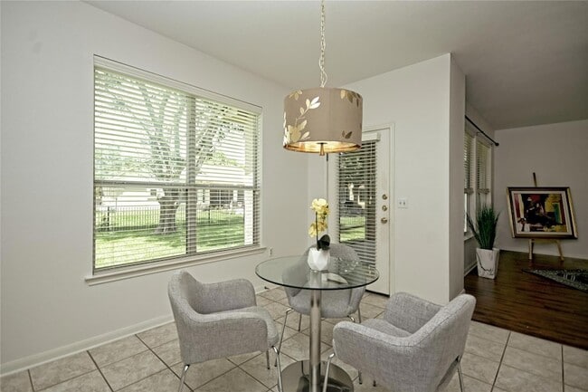 Building Photo - 112 Bluebell Dr
