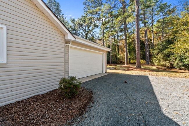 Building Photo - 53 Pine Lake Dr