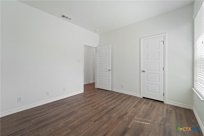 Building Photo - 1110 Carlsberg Dr