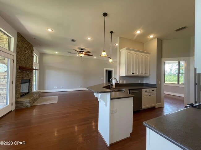 Building Photo - 9137 Eloise Ln